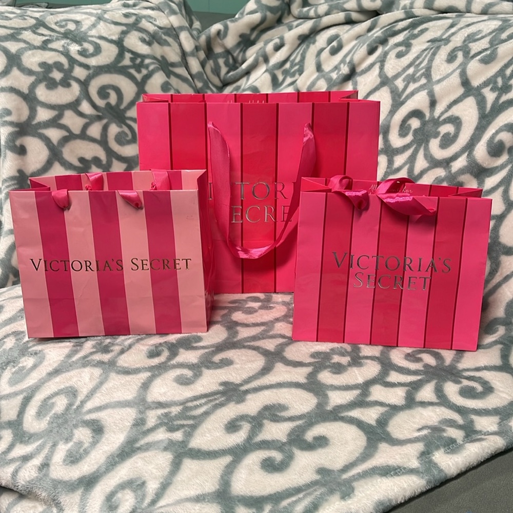 3 VICTORIA’S SECRET EMPTY PINK PAPER GIFT SHOPPING BAGS 1 MEDIUM 2 SMALL BAGS
